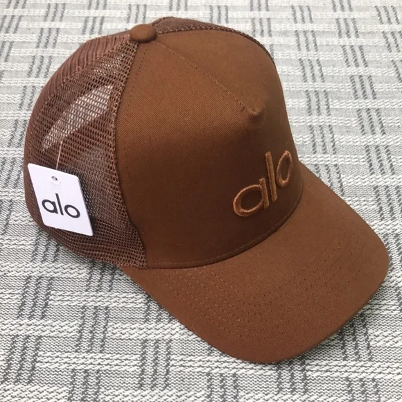 BEST NWT | ALO Yoga casual District Trucker Hat - Picture 2 of 6